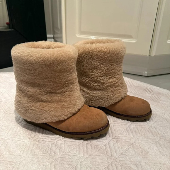 UGGS Size 7 - Picture 4 of 8